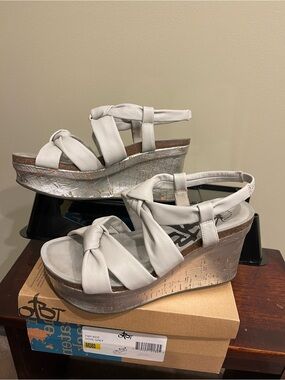 OTBT Light Grey Knotted Leather Wedge Sandals
